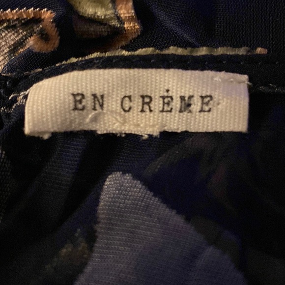 En Creme open shoulder blue velvet flowers over sheer blouse. Size medium - Picture 5 of 9